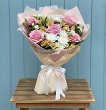 Букет цветов из:  Гвоздики, Орхидеи и Розы #REPLACE_PRED# Эртиле