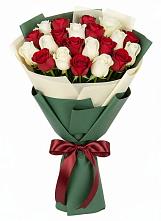 Букет Микс из красных и белых роз в Эртиле