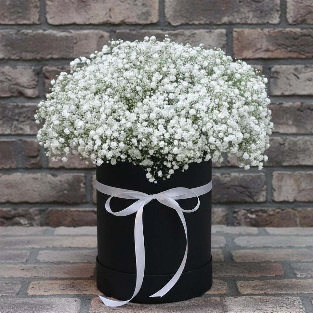 Цветочная композиция из Гипсофила в шляпной коробке в Эртиле