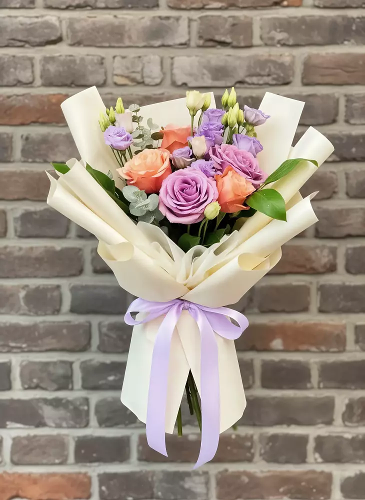 Букет цветов из: Лизиантусы и Розы в Эртиле