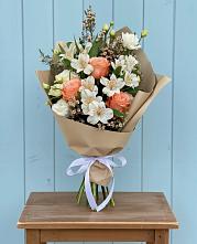 Букет цветов из:  Альстромерии, Лизиантусы, Розы и Хризантемы в Эртиле