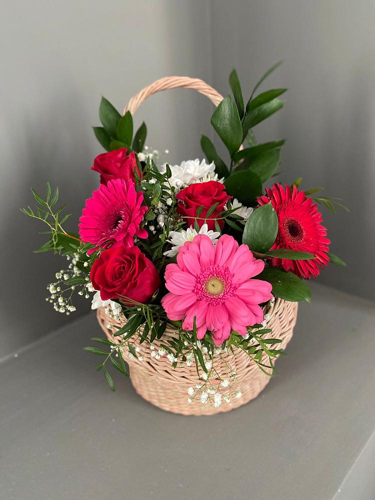 Цветочная композиция из Розы, Хризантемы и Герберы в корзине в Эртиле