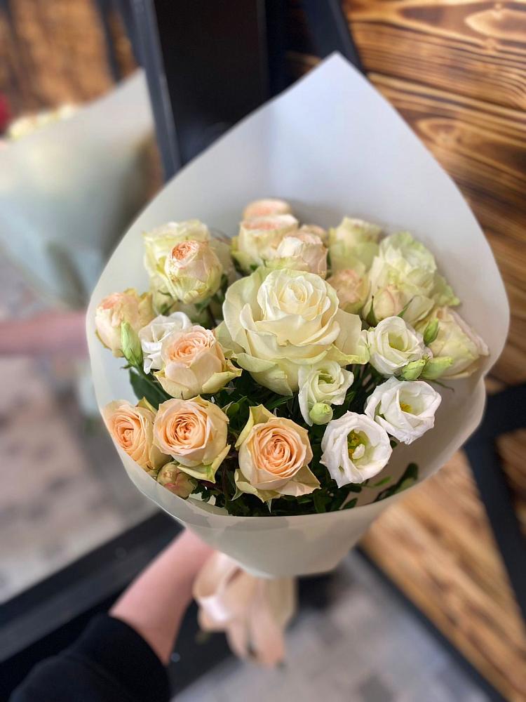 Букет цветов из: Розы и Лизиантусы в Эртиле